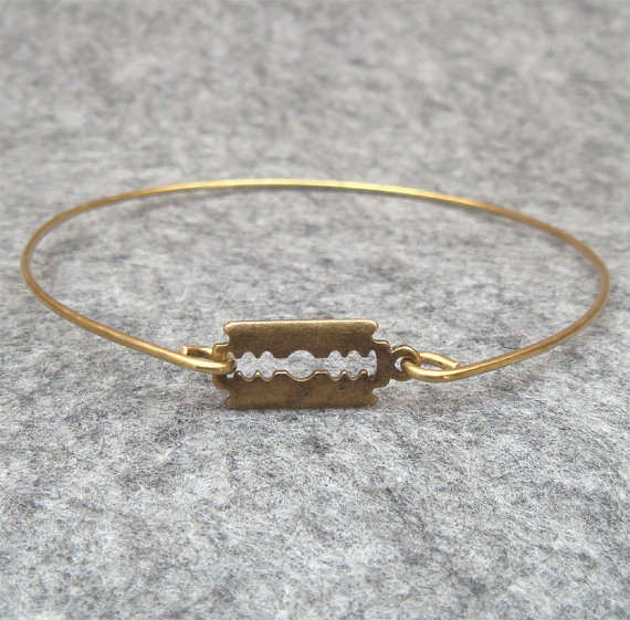 Razor Bangle Bracelet on Luulla