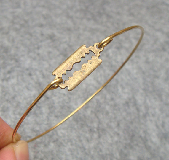 Razor Bangle Bracelet on Luulla